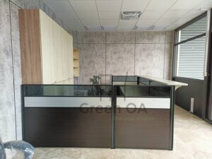 2.5屏風112高烤黑及黑玻主桌櫃檯板中抽椅子2