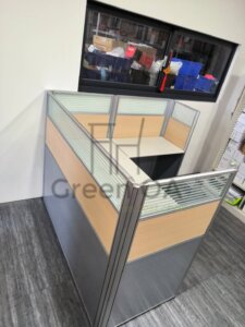 2.5屏風(122高)+主桌+側桌+中抽2