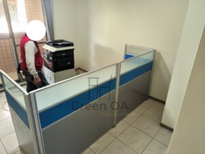 拆屏風、搬運至另一地、組裝2.5屏風112高主桌4