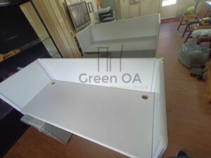 2.5屏風(112高)兩層烤白+主桌+活動櫃4