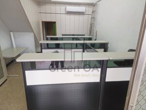 2.5屏風(122高)烤黑+l型造型桌板+櫃檯板+辦公椅2