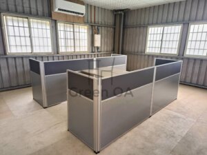 2.5屏風(102高)兩層+主桌+側桌+桌板支撐腳+活動櫃2