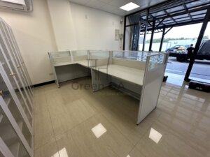 2.5屏風(112高)烤白+主桌+側桌+abs中抽1