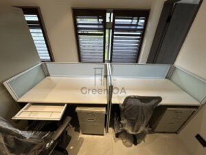 2.5屏風(102高)+桌板+活動櫃+abs中抽+辦公椅3