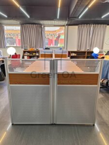 2.5屏風(112高)+木紋cd桌+黑色矮活動櫃1