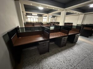 2.5屏風(112高)烤黑+胡桃色主桌+鋼製中抽+活動櫃2