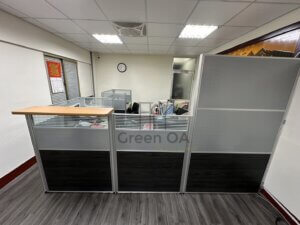 2.5屏風(122高+192高)+木紋櫃檯板4