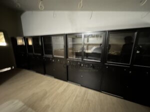 烤黑4x6上玻+下鐵拉鐵櫃1