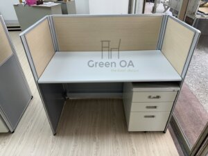 2.5屏風(112高)兩層+主桌+活動櫃4