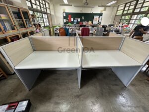 2.5屏風(112高)兩層+平條桌板2