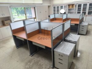 2.5屏風(122高)+主桌+活動櫃+鋼製中抽無鎖2