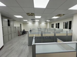 2.5屏風(92高+112高)+平條桌板+abs中抽+白色弧型活動櫃+鐵櫃3