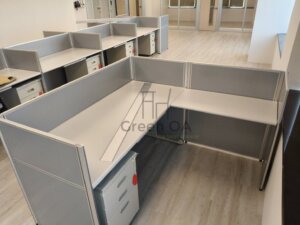 20240827台中市西區大愚 2.5屏風(102高)兩層方凸+主桌+側桌+abs中抽+活動櫃+cd辦公桌