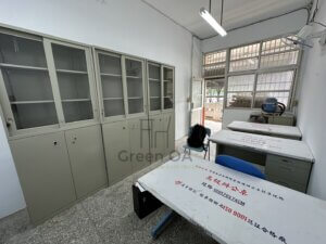 單邊三抽屜辦公桌+辦公椅+雙開門下置式公文櫃+玻璃加框拉門上置式公文櫃1