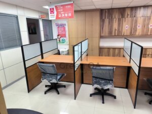 2.5屏風(72高+132高)烤黑+木紋主桌+鋼製中抽無鎖+辦公椅+活動櫃8