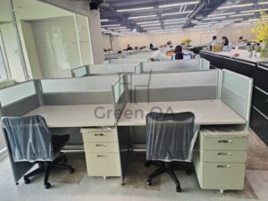 2.5屏風(112高)+主桌+活動櫃+辦公椅3