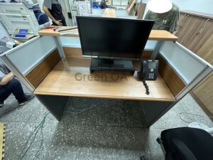 2.5屏風(112高)+主桌+玻璃桌墊+櫃檯板2