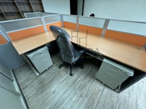 2.5屏風(112高)+木紋主桌+cd桌+abs中抽+理想櫃1