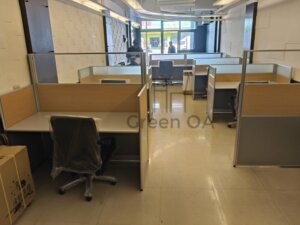 2.5屏風(112高+152高)+主桌+活動櫃+櫃檯板+職員椅3