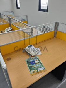 2.5屏風(112高)+主桌+活動櫃1