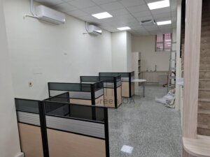 2.5屏風(112高)烤黑+主桌+半圓桌1