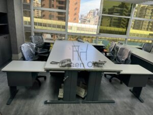 L型cd辦公桌+吊櫃+鋼製中抽+abs主機架+職員椅1