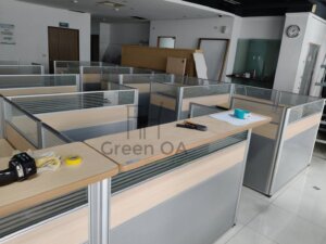 2.5屏風(112高)+淺木紋主桌+側桌+櫃檯板+活動櫃+abs中抽2