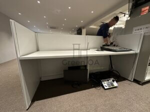 2.5屏風(112高)烤白+主桌2