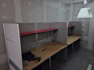 2.5屏風(162高)+鐵灰主桌+聖誕紅櫃檯板11