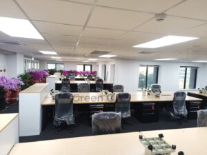 Sq辦公桌+豪華辦公椅+主機架+f型活動櫃+烤白理想櫃13