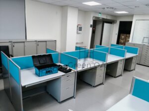 2.5屏風(102高)+雙邊辦公桌+單邊辦公桌+上下置式公文櫃2