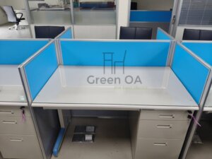 2.5屏風(102高)+單邊三抽屜辦公桌+玻璃桌墊3