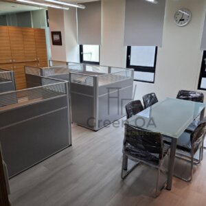 2.5屏風(112高)+木紋主桌+側桌+黑色活動櫃+黑色abs中抽+職員椅+at會議桌+會議椅2