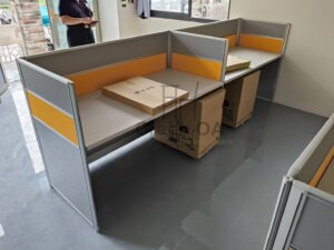 2.5屏風(112高)+平條主桌+abs中抽+活動櫃2