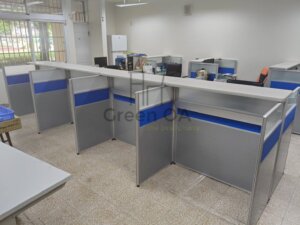 2.5屏風(112高)+櫃檯板6