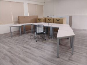 梯形討論桌+黑白電腦椅