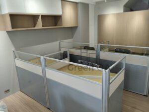 2.5屏風(112高)+主桌+abs中抽+銀色f行活動櫃+職員椅1