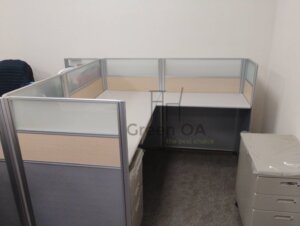 2.5屏風(112高)+主桌+側桌+鋼製中抽無鎖+活動櫃1