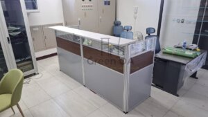 2.5屏風(112高)+櫃檯板2