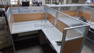 2.5屏風(122高)+主桌+側桌+鋼製中抽無鎖+abs鍵盤架+櫃檯板3