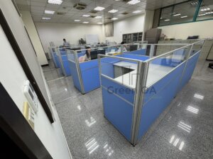 2.5屏風(132高)+l型辦公桌2