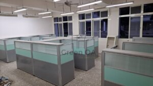 2.5屏風(132高)+主桌+側桌+櫃檯板+職員椅5