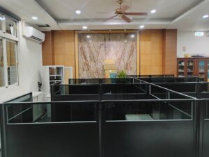 2.5屏風(132高)烤黑+主桌+側桌+鋼製中抽無鎖+活動櫃+理想櫃1