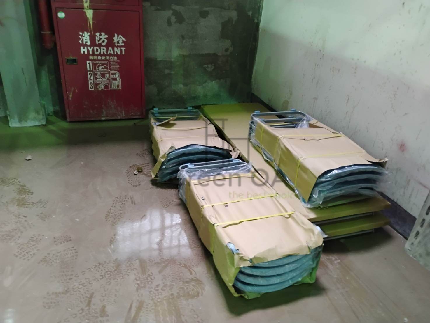 人體工學塑鋼折合椅+檯面折合桌