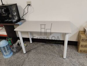 白色圓管腳獨立桌