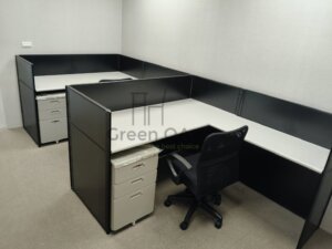 2.5屏風(102高)烤黑+主桌+側桌+活動櫃1