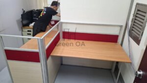 2.5屏風(112高)+木紋主桌+活動櫃3