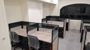 2.5屏風(112高)烤黑+主桌+黑色活動櫃+職員椅9