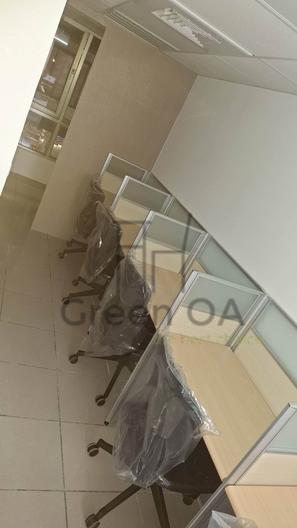 2.5屏風(112高)+淺木紋主桌+辦公椅2