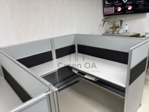 2.5屏風(122高)+主桌+側桌+鍵盤架1